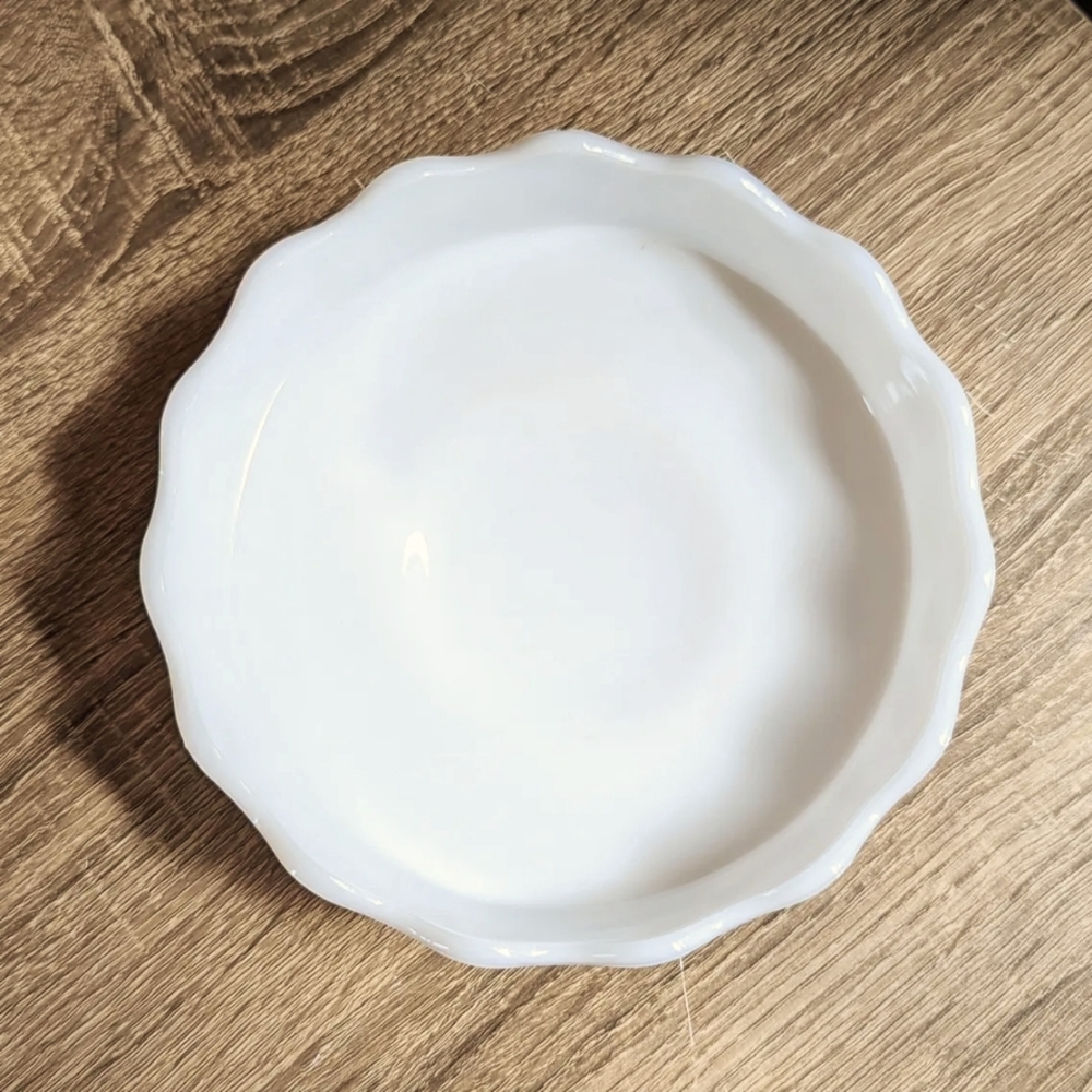 Vintage Fostoria 1960s Berry Milk Glass Candy Dish - Picture 6 of 7